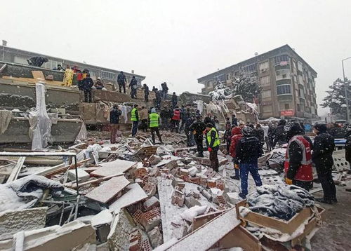 余震不断,房屋整栋倒塌,土耳其地震死亡人数或升至2万人以上