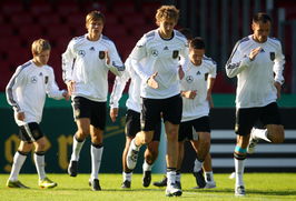 德国队积极备战欧预赛 超新星意气风发 