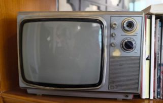 老式电视机室内天线怎么用(老式电视天线的接口图解)