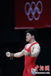 当地时间7月31日,2012伦敦奥运会男子举重69公斤级决赛展开争夺,中国选手林清峰以344公斤的成绩夺冠,拿到了中国男子举重本届奥运会首枚金牌。    摄 