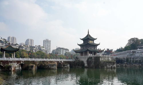 贵州贵阳闹市区有座楼,建在江上迄今已有400年,还是国宝级古迹