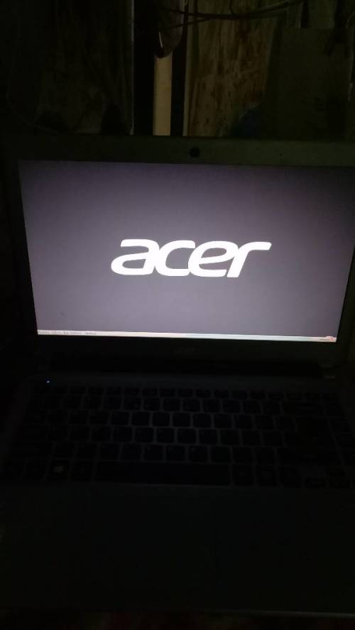 笔记本电脑开机显示logo后就黑屏是怎么回事 