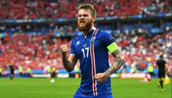 冰岛队长阿隆 贡纳尔松和他的女友 郎才女貌延续欧洲杯美梦