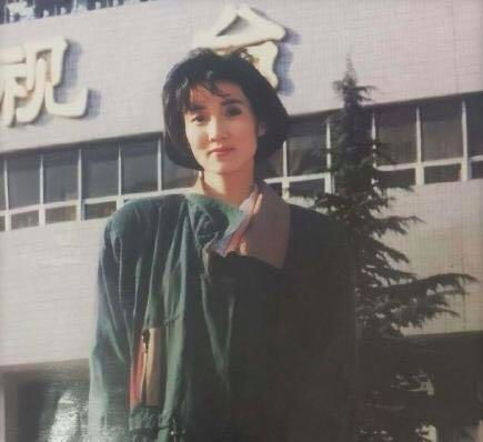 56岁央视女主持李修平年轻照片曝光,网友 好漂亮惊呆了 