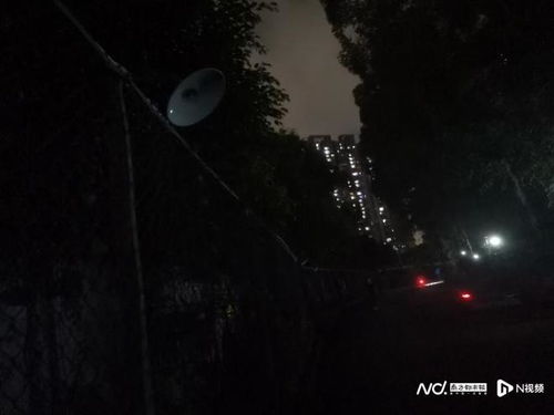 广州黄埔一路段缺乏路灯夜晚昏暗,市民盼望路上有 光亮