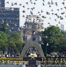广岛原子弹爆炸61周年 数万人集会为和平祈祷