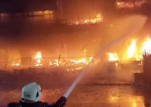 疑男子丢烟头引大楼起火,致12死34伤,市长表示 不排除人为纵火