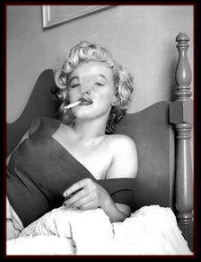 已婚女人梦见自己抽烟吐烟(不抽烟的女人梦见自己抽烟吐雾)