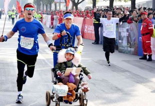 2017最美跑步老爸 推着脑瘫儿子跑了30个马拉松 