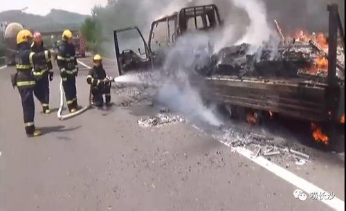 乱抛烟头 货车湖南高速上起火 自己抛的烟头,结果点燃了自己的车 