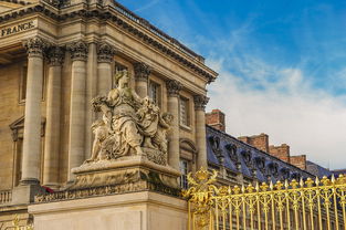 凡尔赛宫的几个室外雕塑