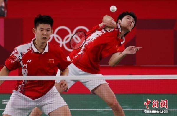 双塔组合 不敌中国台北选手 奥运羽球男双摘银