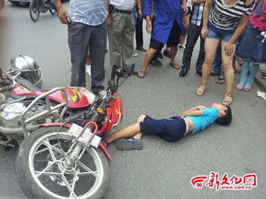 长春一8岁男孩横穿马路被摩托撞倒昏迷 图 