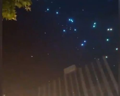 郑州无人机表演集体炸机,像流星雨一样高空坠落
