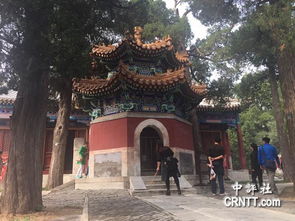 中国评论新闻 70余位台湾中小学校长参观北京碧云寺 