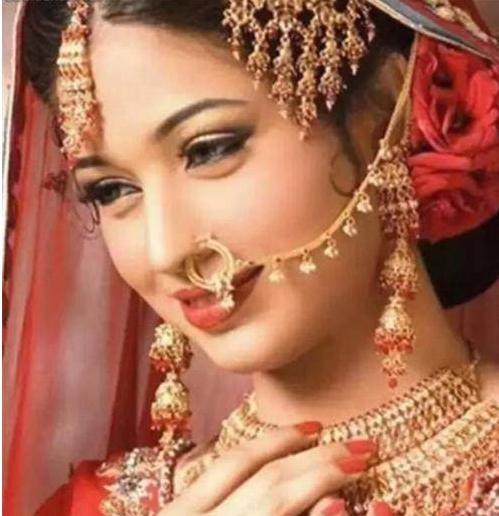 印度带鼻环的女人代表什么知道吗 碰到记得不要和她对话