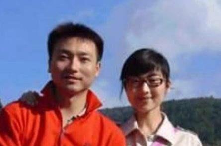 央视主持人康辉,和刘雅洁结婚20年不要孩子,今与猫为伴
