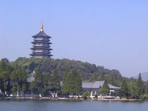 为什么雷峰塔在杭州 而金山寺在镇江 