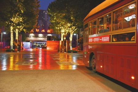 夜游观光巴士 带你玩转蓉城 
