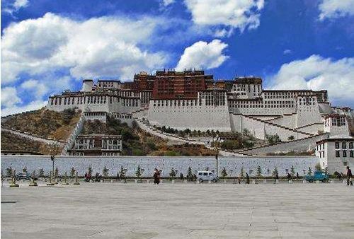 为什么称布达拉宫为藏传佛教的圣地 
