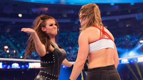 WWE摔小辉新闻 大公主斯蒂芬妮称,在擂台上表演是一种光荣