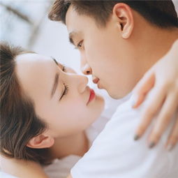2018最火情侣头像拥抱热吻 浪漫情侣头像两人在一起的