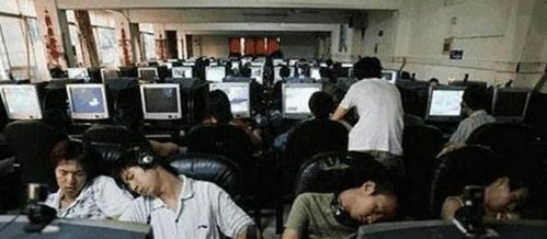 在网吧睡觉不上网的人,为什么老板不赶走他们 别把老板想得太善良了