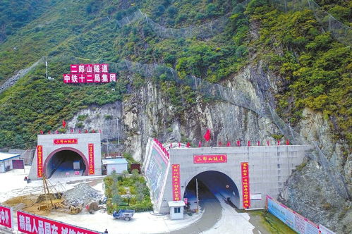 雅叶高速二郎山隧道多长穿过隧道的心情句子(雅安高速二郎山隧道景观)