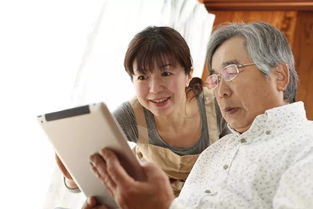 新兴70多岁的婆婆也会玩全面屏手机 其实老年人很 年轻