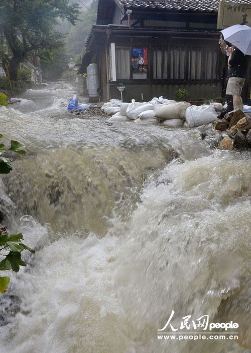 高清 日本遭遇罕见暴雨引发洪水 已造成1人死亡2人失踪 