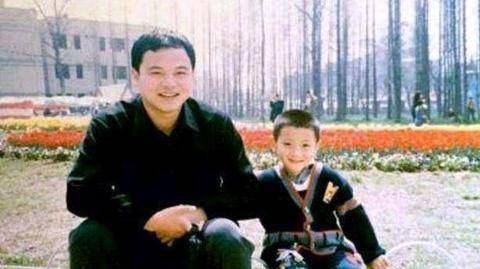 龙韬娱乐创始人兼执行董事 黄子韬父亲病逝,享年52岁
