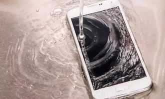 手机掉水里2秒会进水吗(手机掉水里两秒钟有事吗)