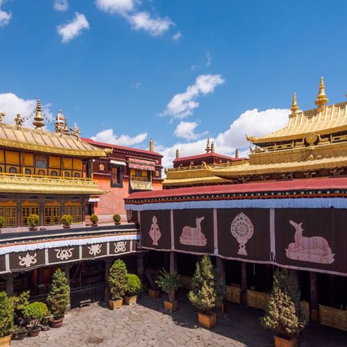 中国藏传佛教十大寺庙 中国著名藏传佛教寺庙有哪些 藏传佛教最有名的寺庙是哪个