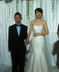 相声演员何云伟北京三婚 娶美貌在读研究生 