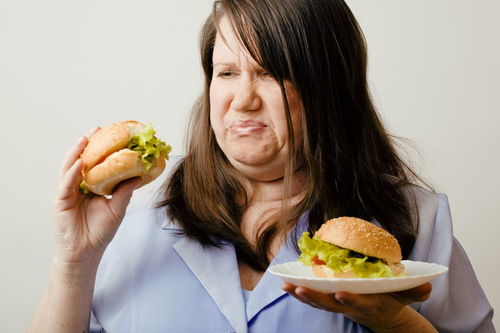 一个人突然暴瘦 不想吃东西 可能是什么病 