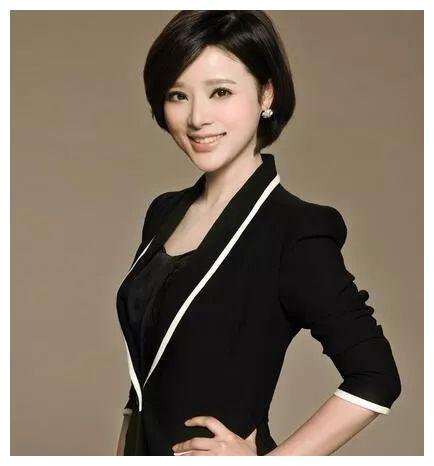 中国十大最漂亮的央视女主持人,董卿排第3,第一位没想到是她 