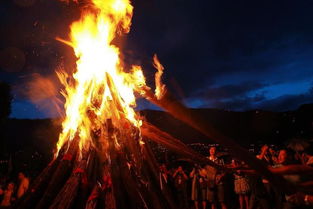 四川凉山火把节,不仅是一个民族节日,更是三天三夜万人狂欢盛宴