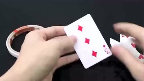 魔术揭秘 纸牌穿越手臂,原来如此简单,赶快试试吧 