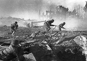德军在莫斯科战役中被大片冻死,为何他们不去抢当地居民的棉衣