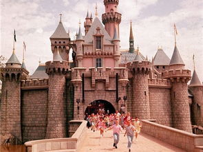 老照片中的迪士尼乐园 它创造了梦幻的童年 