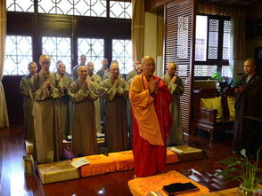 东林寺举行2014年秋季出家剃度仪式