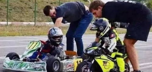 他才4岁就成为了世界上最小的摩托车手,还自己组建了一辆摩托