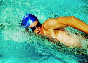 经常游泳对身体有什么好处 和坏处 
