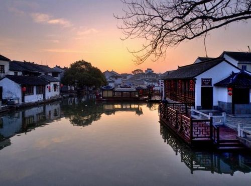 苏州的小镇同里 入选江南六大古镇,以水桥众多而闻名