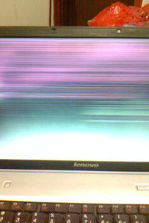 笔记本电脑开机或者待机进入桌面屏幕会出现条纹闪烁 