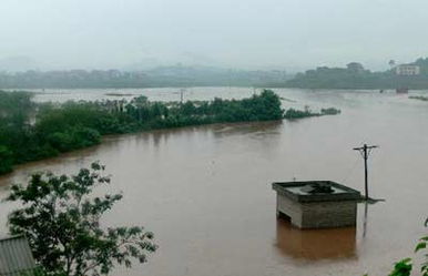 四川洪灾5市县城区进水 22人死10人失踪 