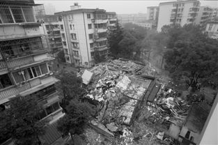 宁波一栋6层楼整体倒塌 