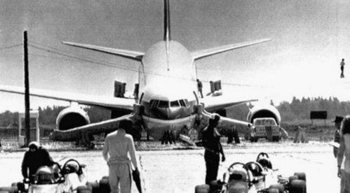 1983年,143号起飞前少加11吨燃油,半空油箱告急,飞机冲向地面